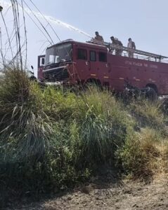 **दूधली खादर में गेहूं की फसल में भीषण आग, फायर ब्रिगेड व ग्रामीणों की तत्परता से बड़ा नुकसान टला