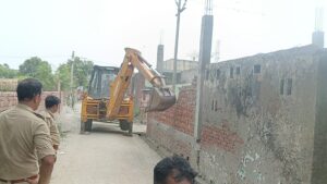 चेतावला स्थित बंगाली कॉलोनी में अवैध निर्माण पर, पशुपालन विभाग की जमीन पर चला पशुपालन विभाग के द्वारा बुलडोज
