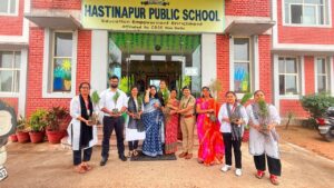हस्तिनापुर में ‘वन महोत्सव’ का आगाज: वन क्षेत्राधिकारी खुशबू उपाध्याय ने छात्रों के साथ किया पौधारोपण, पर्यावरण संरक्षण का लिया संकल्प