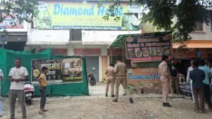 हस्तिनापुर के डायमंड होटल में देह व्यापार की सूचना पर पुलिस की छापेमारी, छह युवतियों 8 युवक हिरासत में