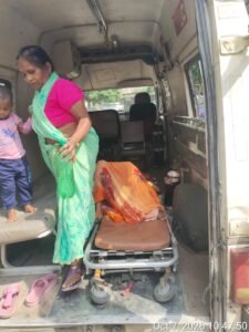 108 एम्बुलेंस में गूंजी किलकारी: सीएचसी हस्तिनापुर से मेडिकल कॉलेज ले जाते समय रास्ते में प्रसूता ने बच्ची को दिया जन्म