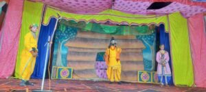 हस्तिनापुर रामलीला: महर्षि विश्वामित्र का आगमन, ताड़का वध और अहिल्या उद्धार के सजीव मंचन से गूँजा रामलीला मैदान